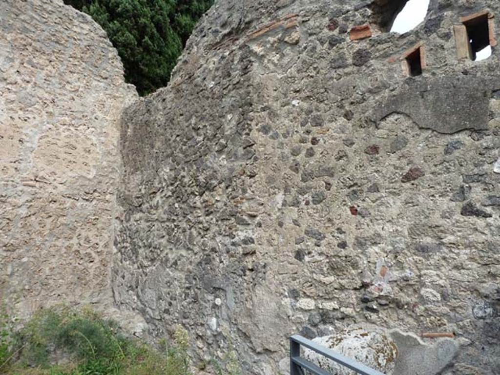VIII.4.37 Pompeii. September 2015. East wall.