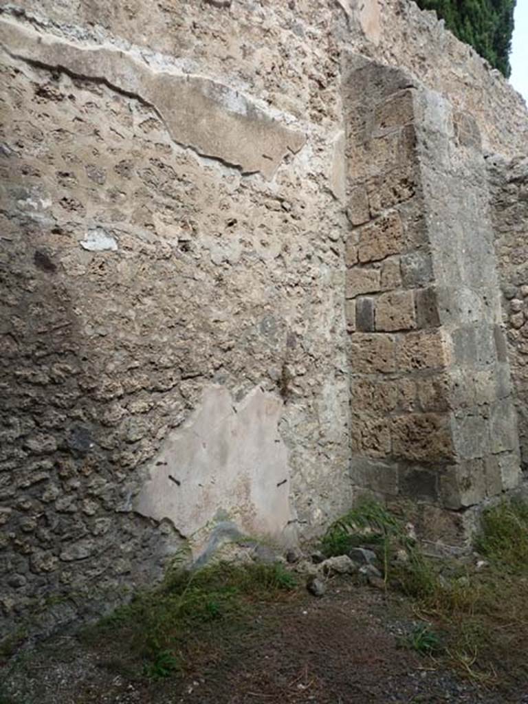 VIII.4.37 Pompeii. September 2015. North wall of triclinium.