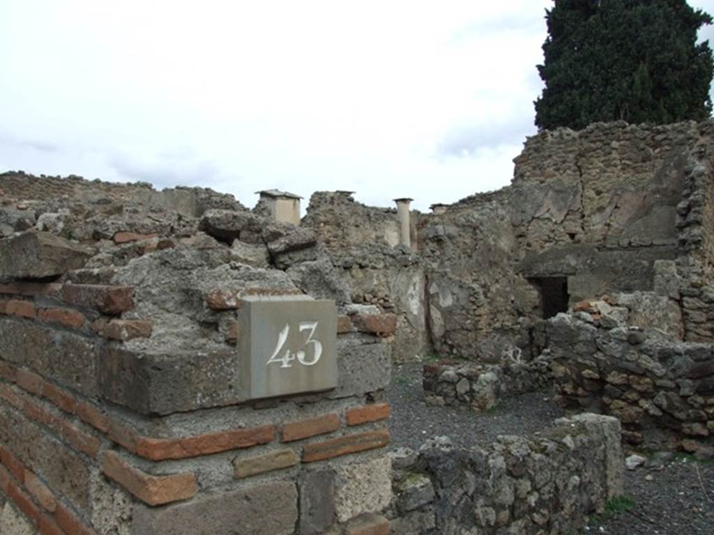 VIII.4.43 Pompeii.  Shop.  December 2007.  North side of entrance with north wall of shop and doorway to VIII.4.44.