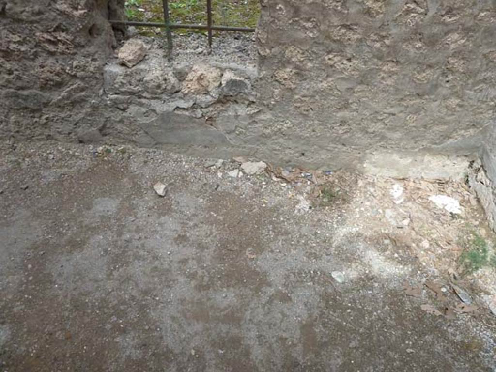 VIII.4.44 Pompeii. September 2015. North-east corner of small light-yard.

