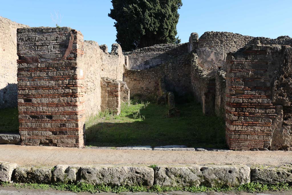 VIII.4.45 Pompeii. December 2018. Looking east to entrance doorway. Photo courtesy of Aude Durand.