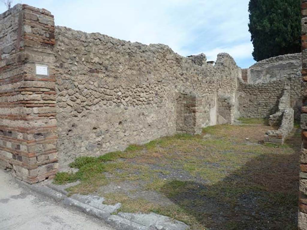 VIII.4.45 Pompeii. September 2015. Entrance doorway.