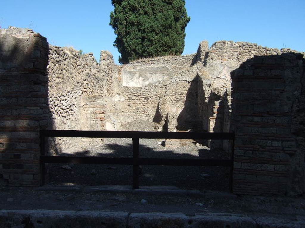 VIII.4.45 Pompeii. September 2005. Entrance, looking east. 