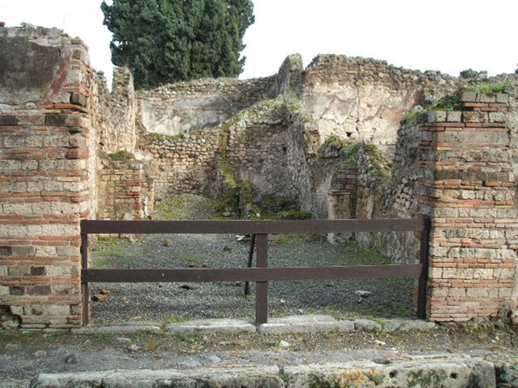 VIII.4.45 Pompeii. December 2004. Entrance.
