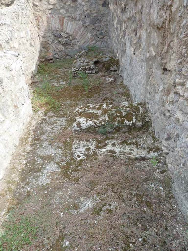 VIII.4.45 Pompeii. September 2015. Base of steps to upper floor in corridor.
