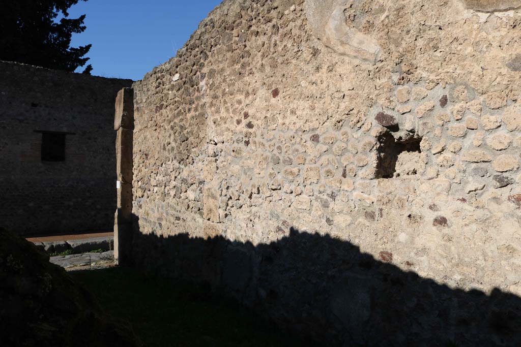 VIII.4.46 Pompeii. December 2018. Looking west along north wall, from recess/niche in rear room. Photo courtesy of Aude Durand.