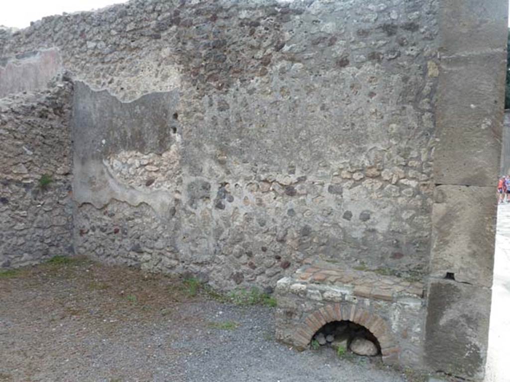 VIII.4.47 Pompeii. September 2015. South wall of shop-room, and hearth.