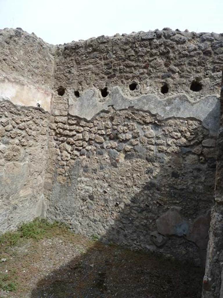 VIII.4.47 Pompeii. September 2015. East wall of rear room, with holes for support beams for upper floor.