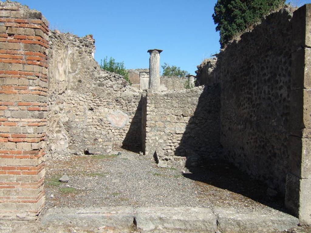 VIII.4.48 Pompeii. September 2005. Entrance, looking east.