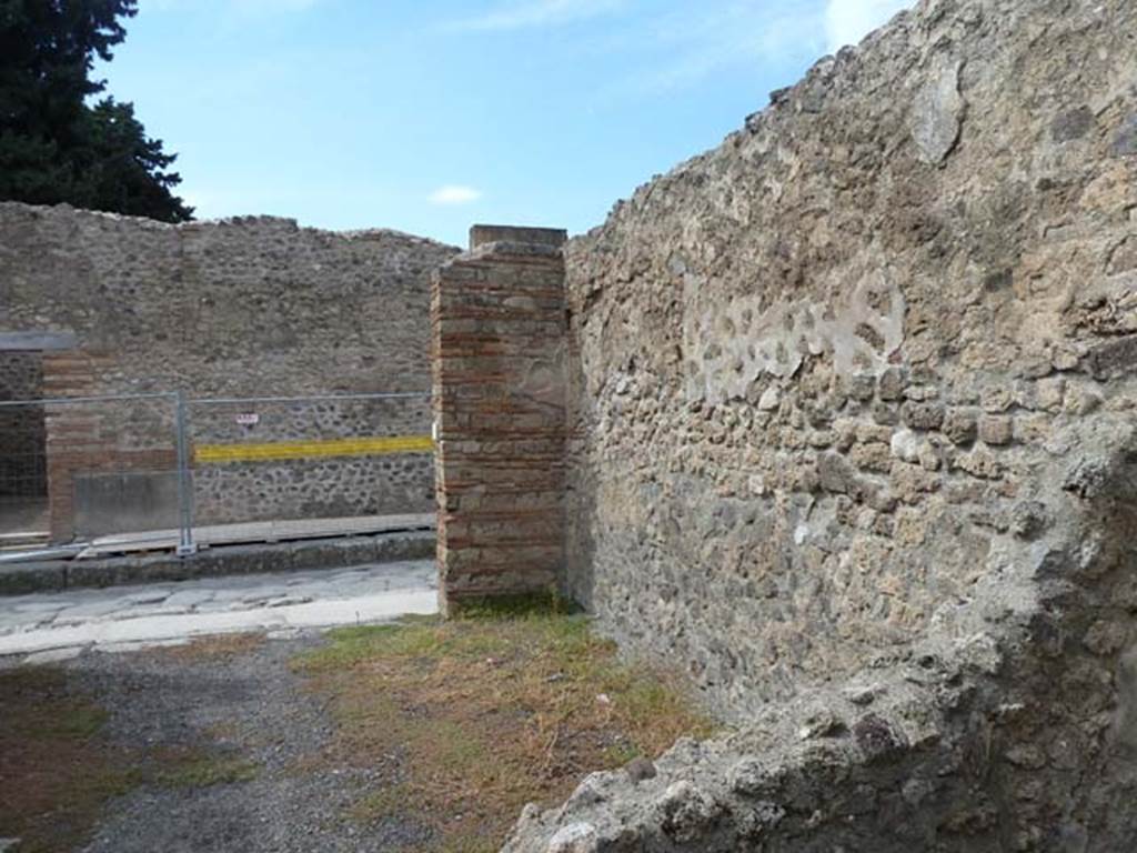 VIII.4.48 Pompeii. September 2015. Looking west along north wall from rear room.