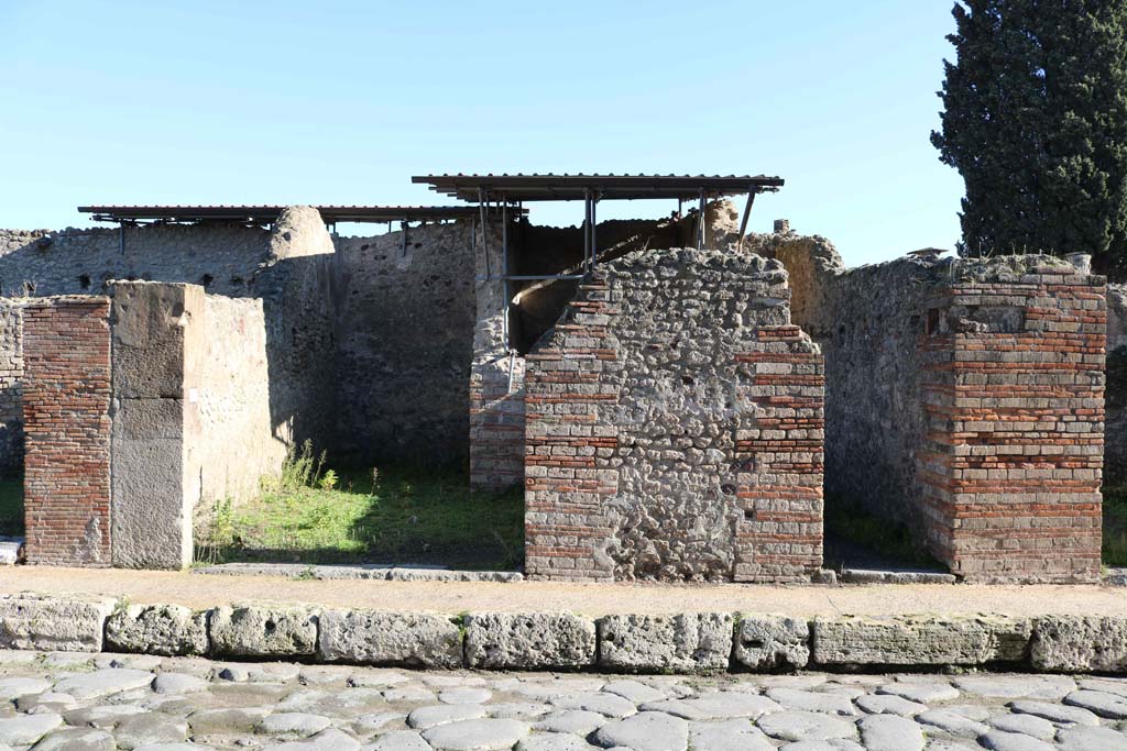 VIII.4.50 Pompeii, on left, and VIII.4.49, on right. December 2018. Looking east towards entrances. Photo courtesy of Aude Durand.