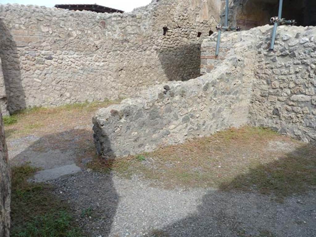 VIII.4.49 Pompeii. September 2015. Looking towards north wall, and doorway linking to VIII.4.50.