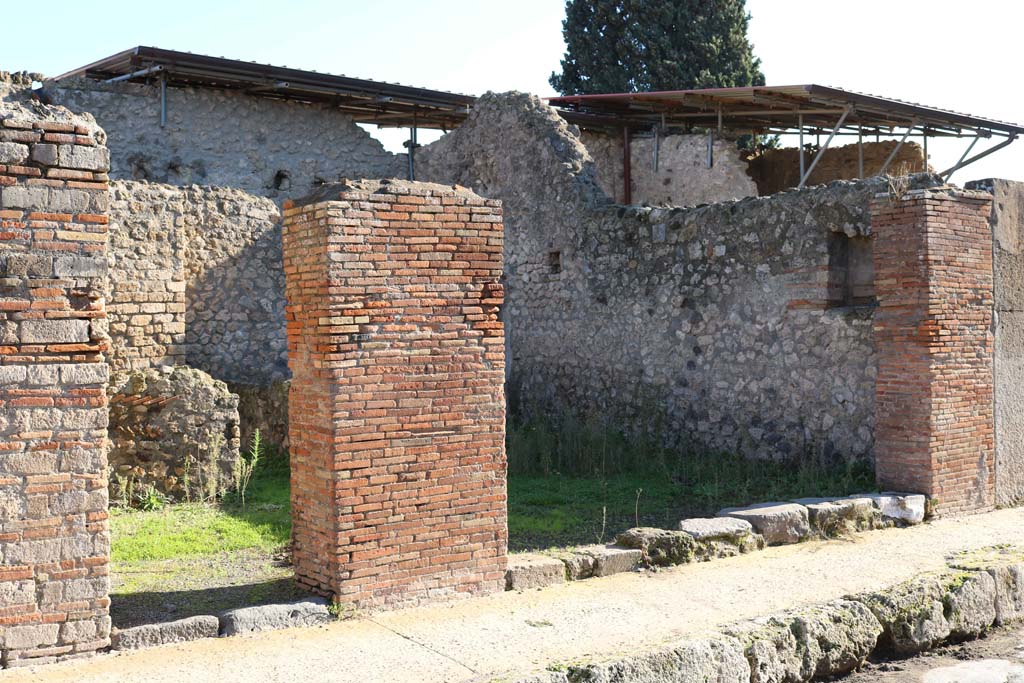 VIII.4.52 Pompeii, on left, and VIII.4.51, on right. December 2018. Looking towards entrance doorways. Photo courtesy of Aude Durand.