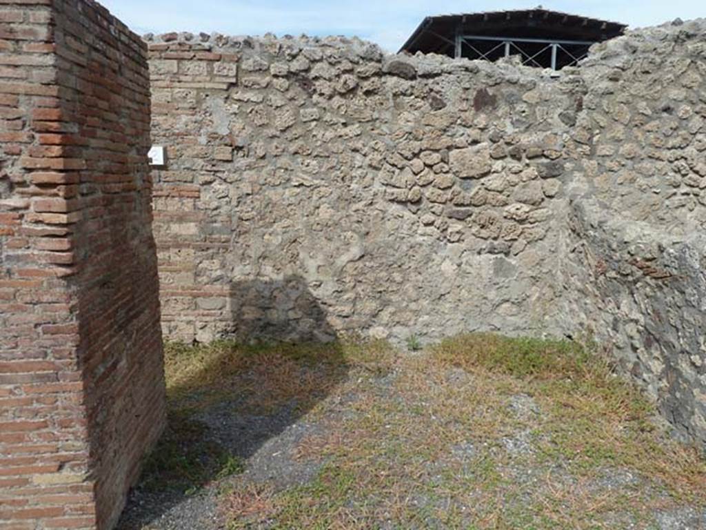 VIII.4.51 Pompeii. September 2015. Looking towards north wall of VIII.4.52, steps to upper floor.