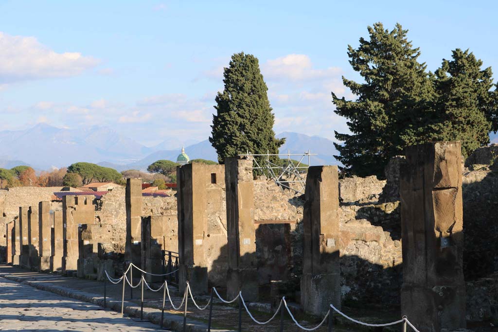 Via dell’Abbondanza, Pompeii, south side. December 2018. 
Looking south-east along Insula VIII.5, with VIII.5.3, on right. Photo courtesy of Aude Durand.

