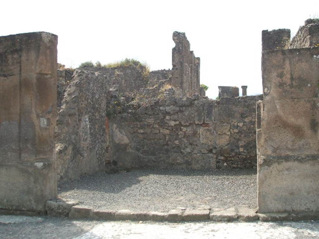 VIII.5.3 Pompeii. May 2005. Entrance, looking south.