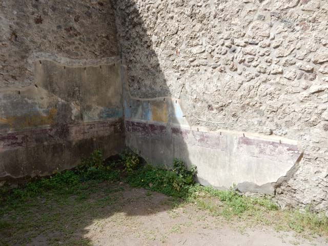 VIII.5.16 Pompeii. May 2017. Room 5, looking south-east to corridor 8, on left. Photo courtesy of Buzz Ferebee.
