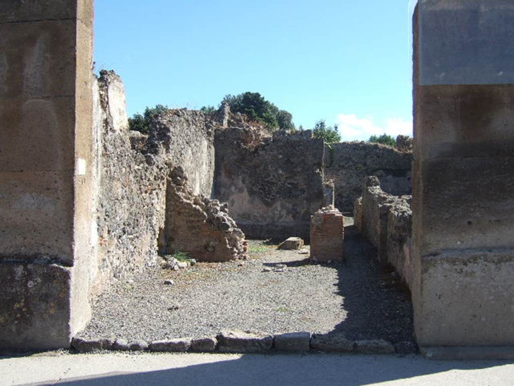 VIII.5.20 Pompeii. September 2005.  Entrance.
