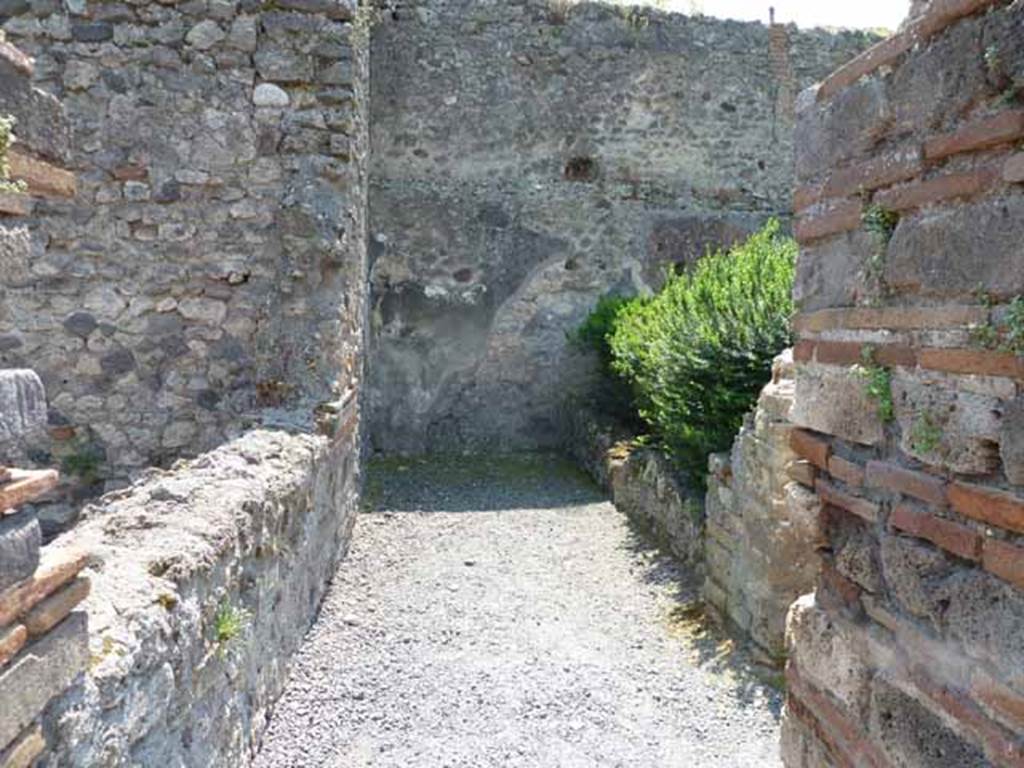 VIII.5.24 Pompeii. May 2010. Area 7, entrance to peristyle garden. Looking south along east portico.