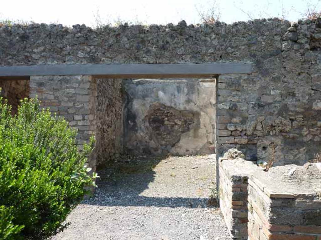 VIII.5.24 Pompeii. May 2010. Doorway to room 11, oecus. Looking west from north portico.