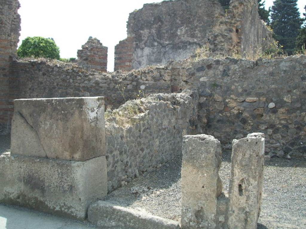 VIII.5.26 Pompeii. May 2005. Site of separate steps to upper floor above shop.