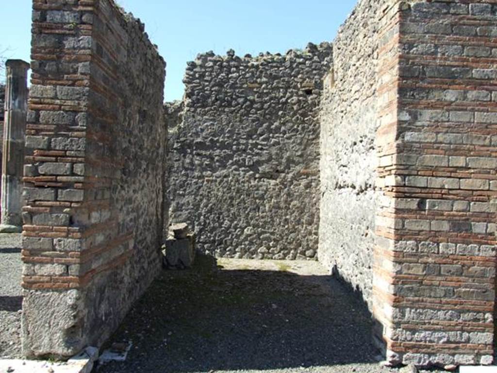 VIII.5.28 Pompeii.  March 2009.  Doorway to Room 6,  Ala. 