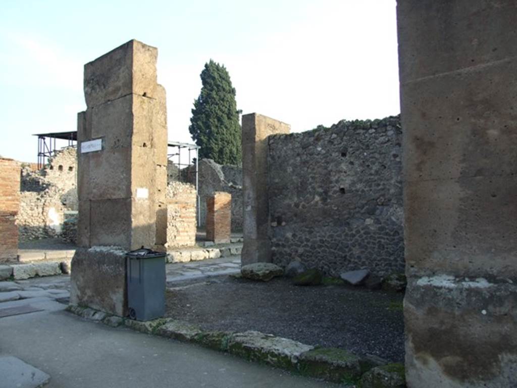 VIII.5.30 Pompeii. December 2007.  Looking south-east from Via dell’ Abbondanza towards entrance VIII.5.31 on Via dei Teatri. On the pilaster on the right, between VIII.5.30 and 29, a graffito was found. (See VIII.5.29)
