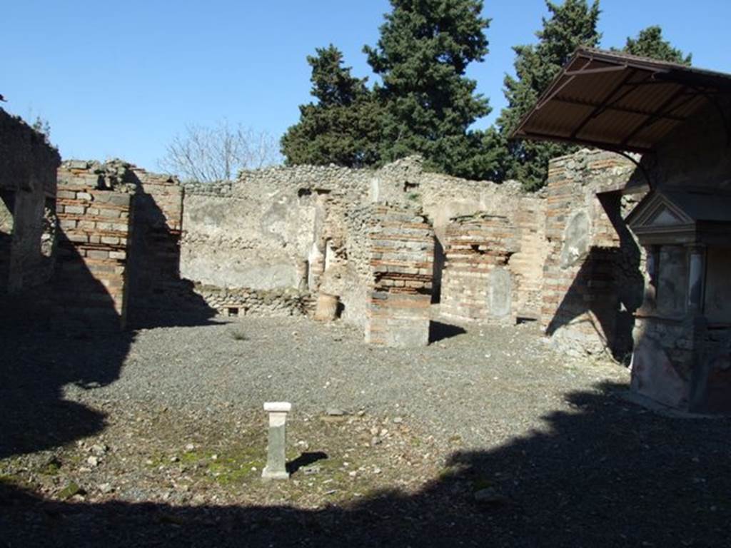 VIII.5.37 Pompeii.  March 2009.  Room 1. Atrium.  East side, looking north.