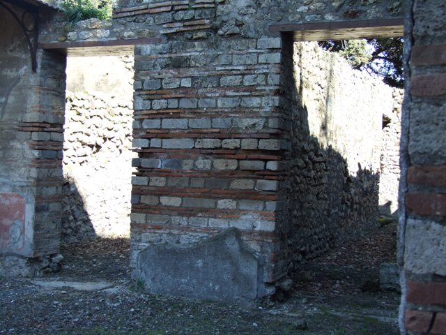 VIII.5.37 Pompeii. October 2022. Doorway to room 4, cubiculum. Photo courtesy of Klaus Heese. 

