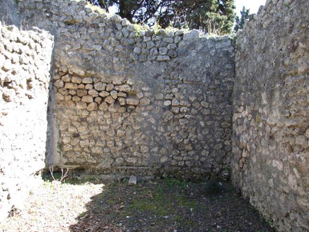 VIII.5.37 Pompeii.  March 2009.  Room 4. Cubiculum. Looking east.