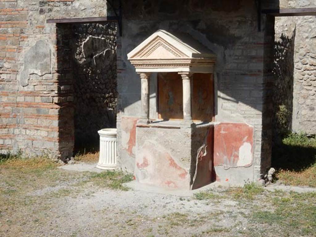 VIII.5.37 Pompeii. May 2017. Room 1, aedicula lararium in atrium, after restoration.  
Photo courtesy of Buzz Ferebee.
