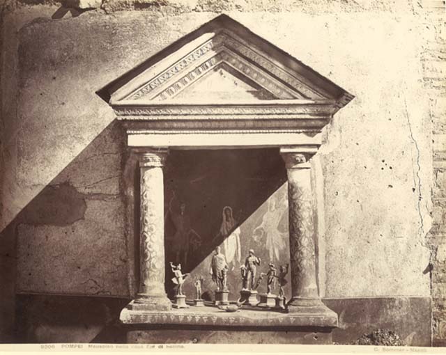 VIII.5.37 Pompeii. Room 1, aedicula lararium in atrium. Two Lares.
Now in Naples Archaeological Museum. Inventory numbers 113261 and 113262. 
