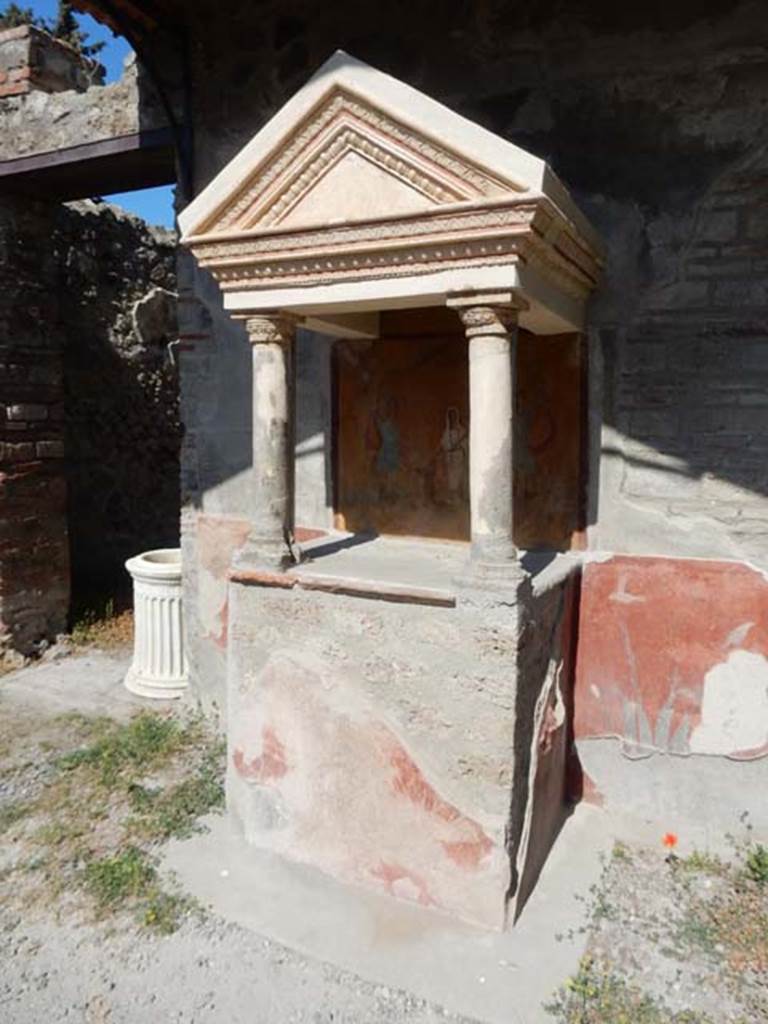 VIII.5.37 Pompeii. May 2017. Room 1, aedicula lararium, from south end. Photo courtesy of Buzz Ferebee.
