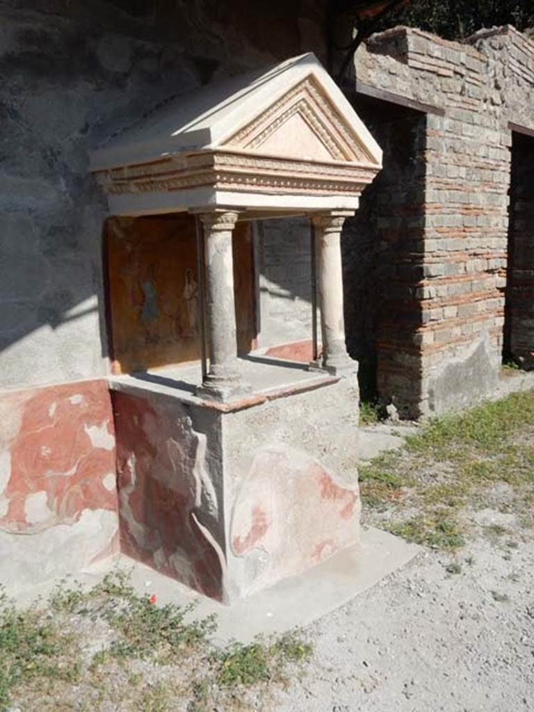 VIII.5.37 Pompeii. May 2017. Room 1, aedicula lararium, from north end. Photo courtesy of Buzz Ferebee.
