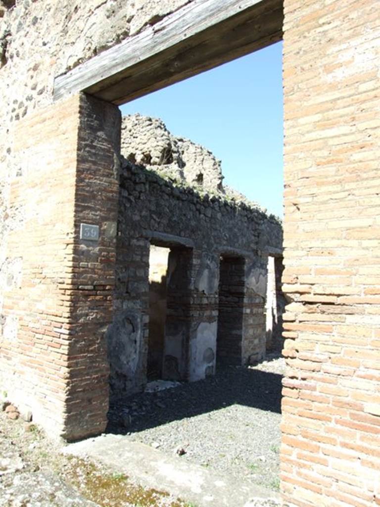 VIII.5.39 Pompeii. September 2005. Entrance..