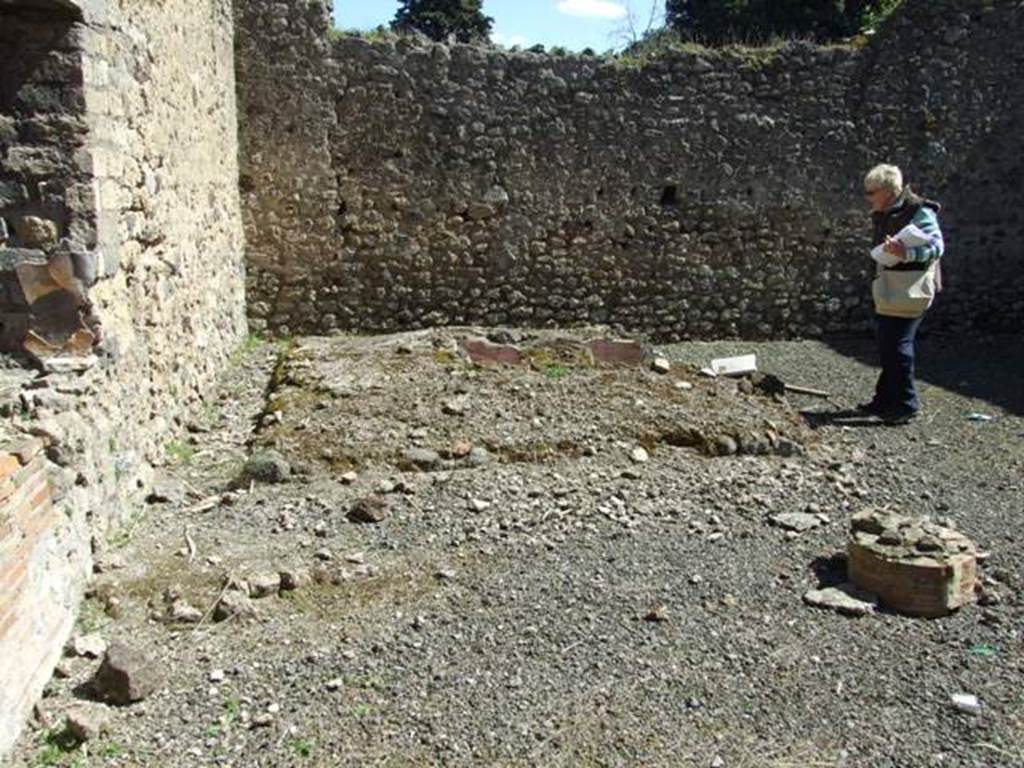 VIII.5.39 Pompeii. March 2009.  Room 1.  Looking east towards Summer Triclinium.