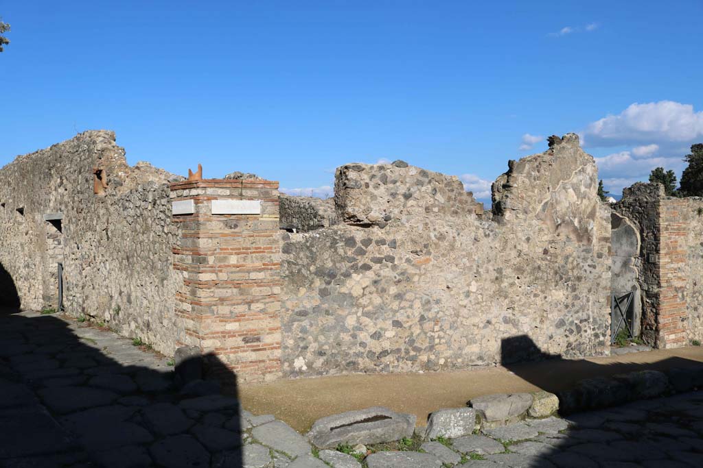 VIII.6.1 Pompeii, on right. December 2018. 
Looking towards junction of Vicolo dei Dodici Dei, with doorway VIII.2.11, on left, and Vicolo della Regina, on lower right. 
Photo courtesy of Aude Durand.

