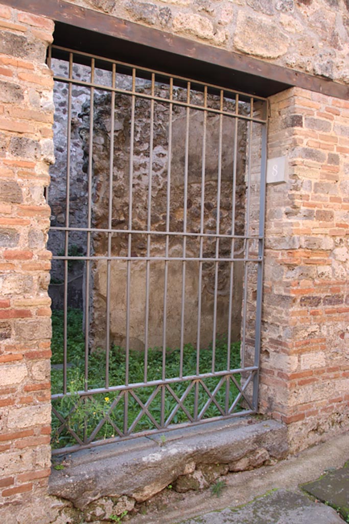 VIII.6.8 Pompeii. September 2005. Entrance.