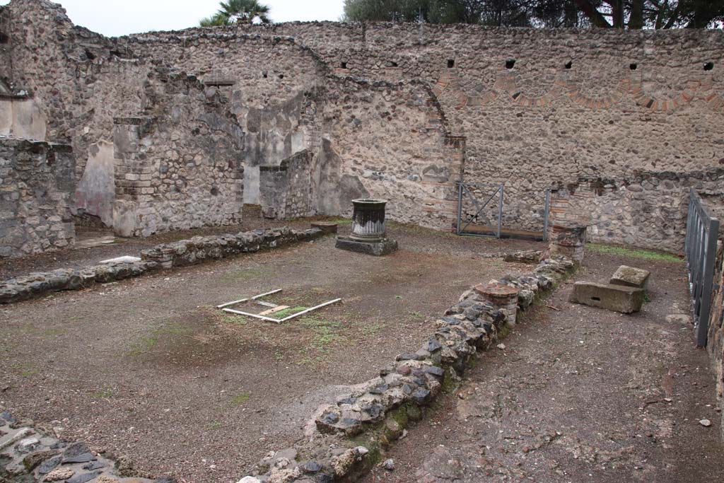 VIII.6.10 Pompeii. October 2020. Looking south-west across peristyle area. Photo courtesy of Klaus Heese