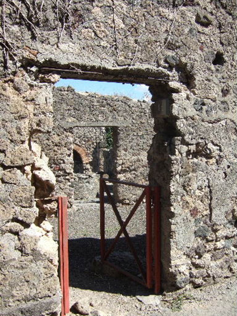 VIII.6.11 Pompeii. September 2005. Entrance doorway. According to Mau, all the door frames would have been furnished with wood and the thresholds made of lava. The only doorway that was different was the kitchen, which had a threshold of wood and not lava.
See BdI, 1884, p.139
