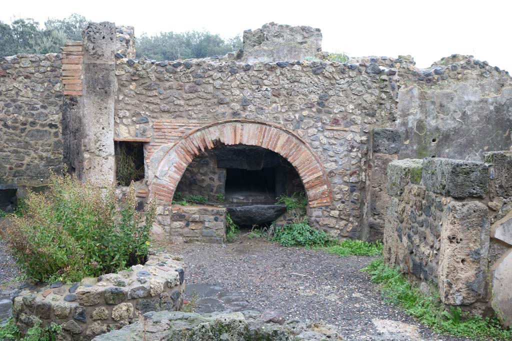 VIII.6.11, Pompeii. December 2018. Looking east towards oven across bakery room, from south side. Photo courtesy of Aude Durand.