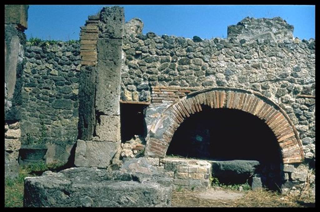 VIII.6.11 Pompeii.  Oven on east side of bakery.  Photographed 1970-79 by Günther Einhorn, picture courtesy of his son Ralf Einhorn.
