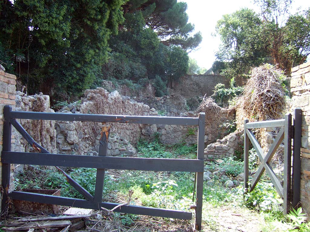 VIII.7.3 Pompeii. September 2005. Entrance, looking west across shop and rear room.