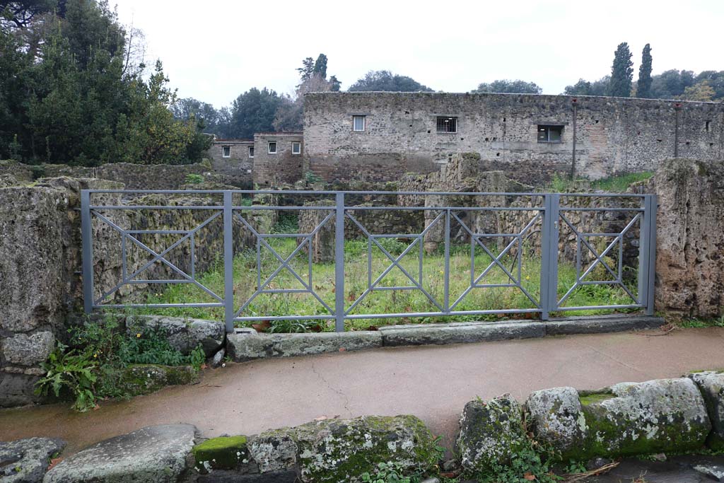 VIII.7.9 Pompeii, on left, with VIII.7.10, on right. December 2018. Looking west to entrance doorways. Photo courtesy of Aude Durand.