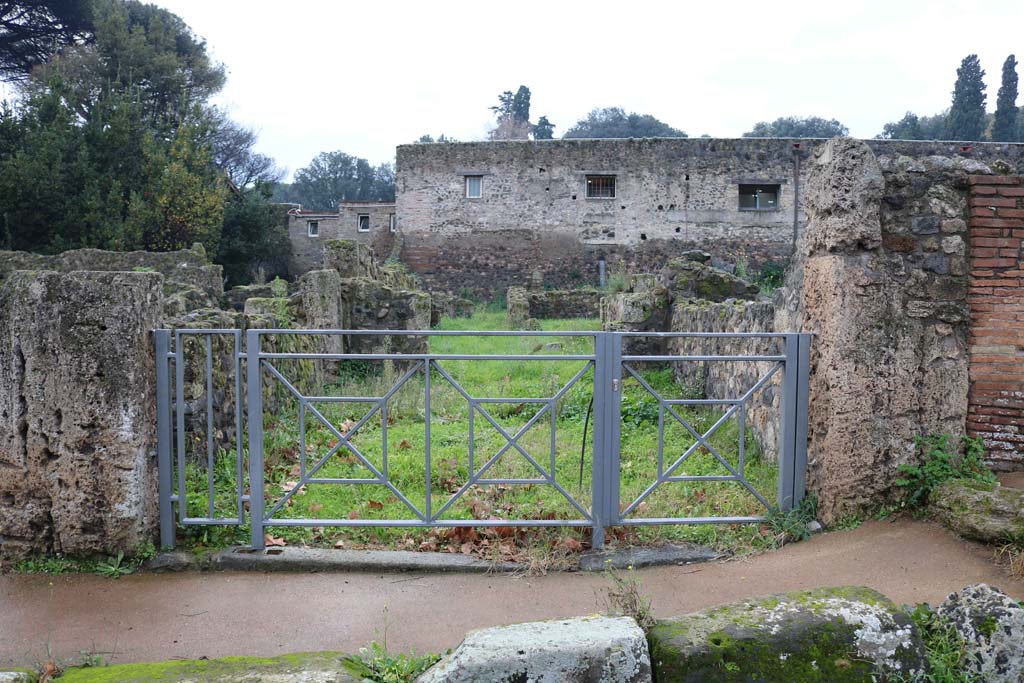 VIII.7.11, Pompeii. December 2018. Looking west to entrance doorway. Photo courtesy of Aude Durand.