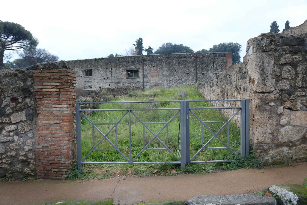 VIII.7.14, Pompeii. December 2018. Looking west to entrance doorway. Photo courtesy of Aude Durand.