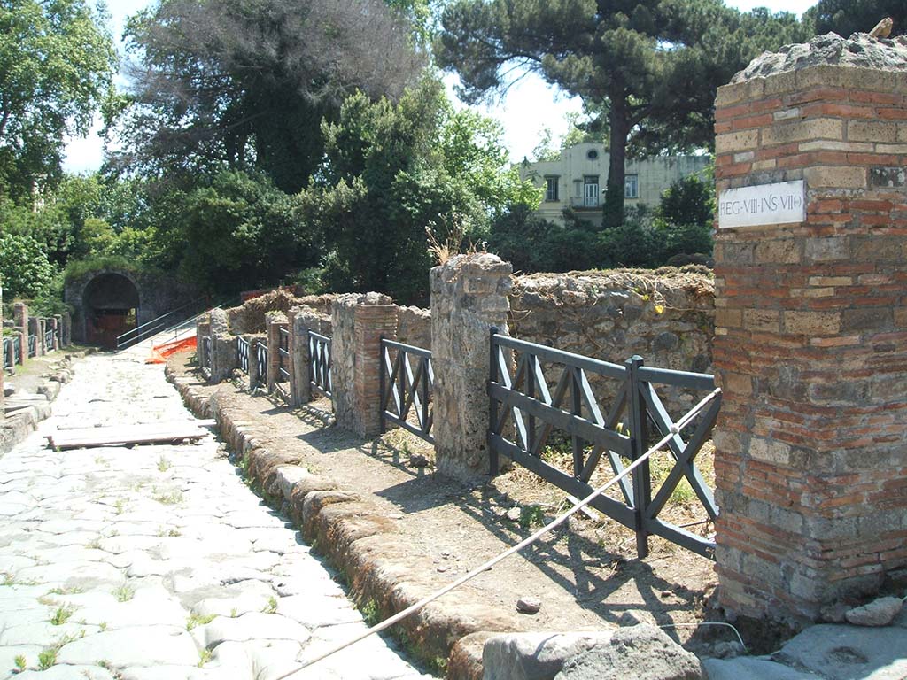 VIII.7.15 Pompeii. May 2005.     Via Stabiana looking south across VIII.7 to Stabian Gate.        VIII.7.15 on right.