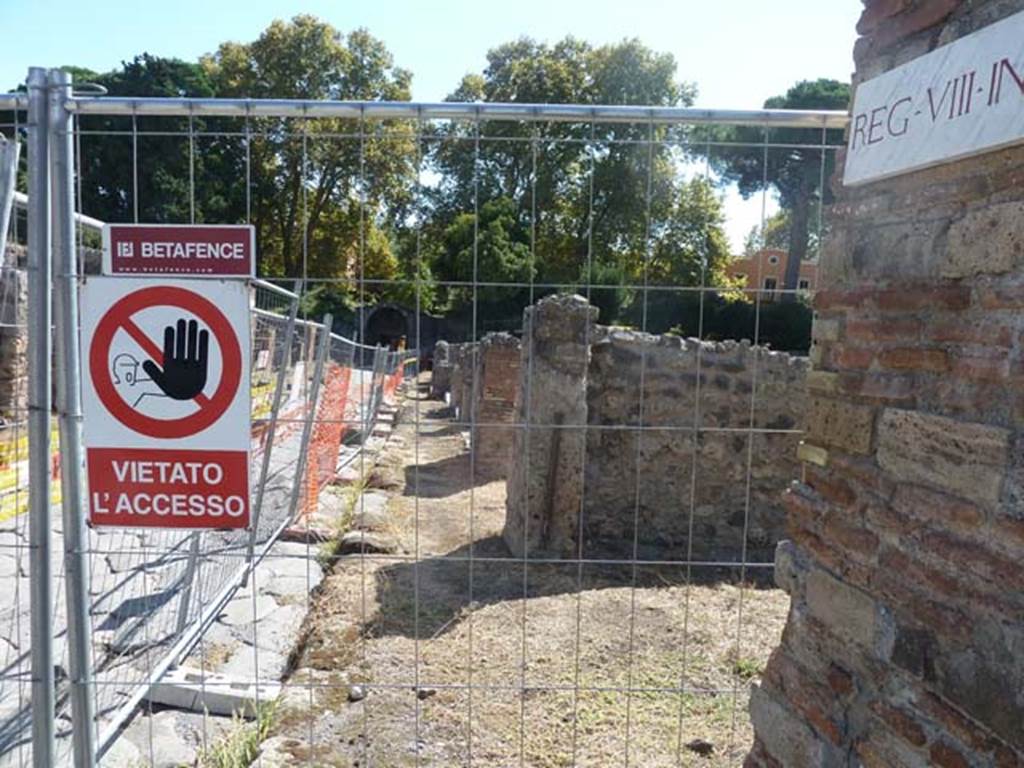 VIII.7.15 Pompeii. September 2015. Looking south along Via Stabiana from near doorway to VIII.7.15, on right. 