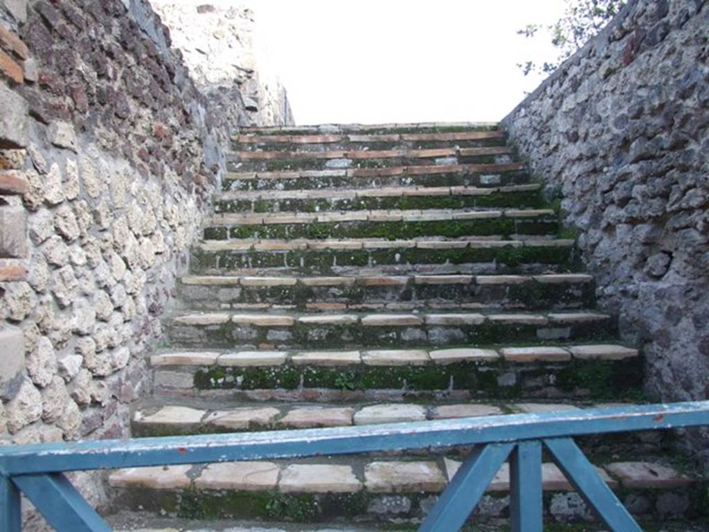 VIII.7.16 Pompeii.  December 2007. Broad staircase to rooms on the second storey.