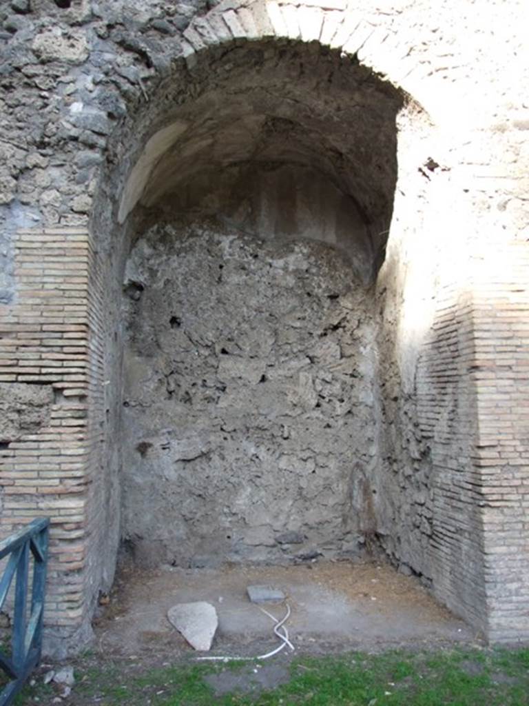 VIII.7.16 Pompeii.  December 2007. North West corner.  Arch under staircase.